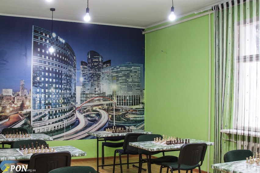 chess-room2.jpg chess-room2.jpg